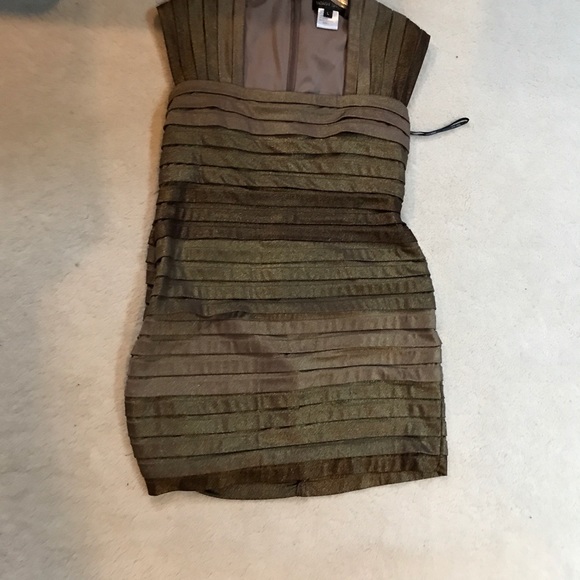 Dress - Picture 2 of 4